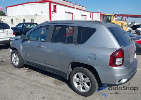 2016 Jeep Compass Latitude z USA, uszkodzony, nr VIN 1C4NJCEAXGD769436